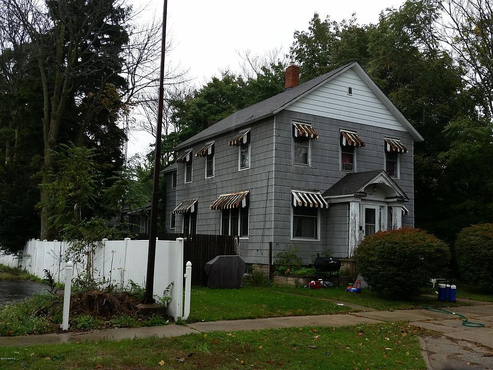 1st image of 707 E Foster St