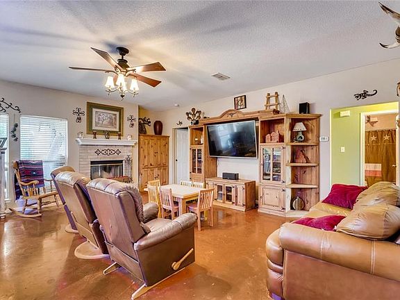 4th image of 3932 Silver Springs Dr