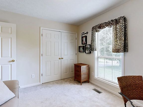 3rd image of 348 Huntington Dr