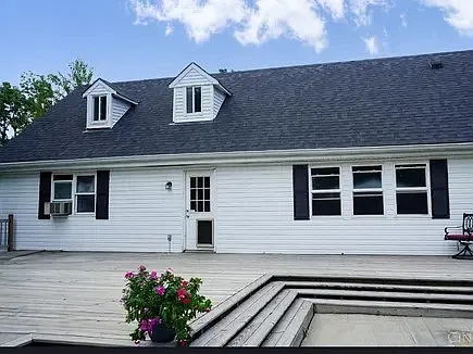 4 bed, $2,600 — Photo 2
