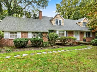 22 Woodfield Road, Stony Brook, NY 11790