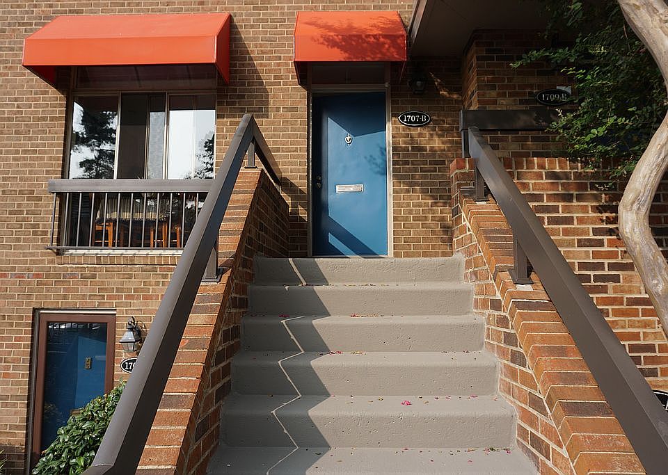 1st image of 1707 S Hayes St #2