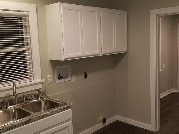 5th image of 1710 Vaughn Ave