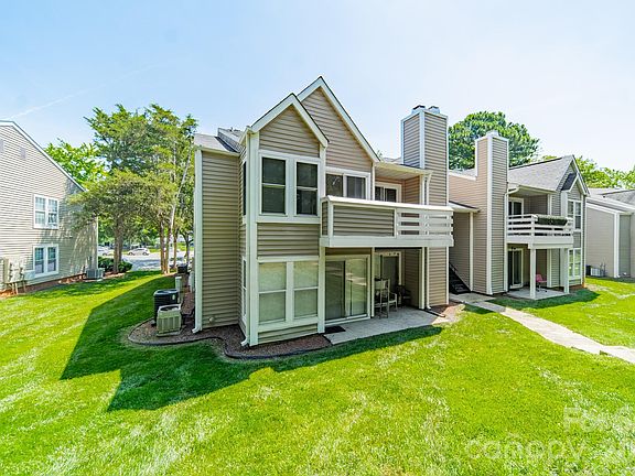 3rd image of 9605 Vinca Cir APT G