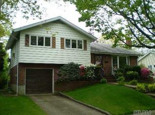 104 Copeland Pl, Farmingdale, NY 11735