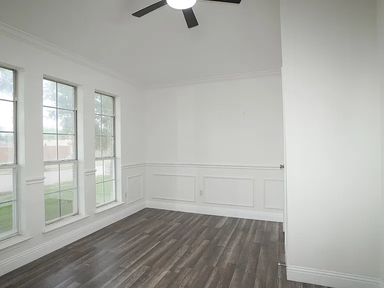 3109 Scott Dr — Photo 10