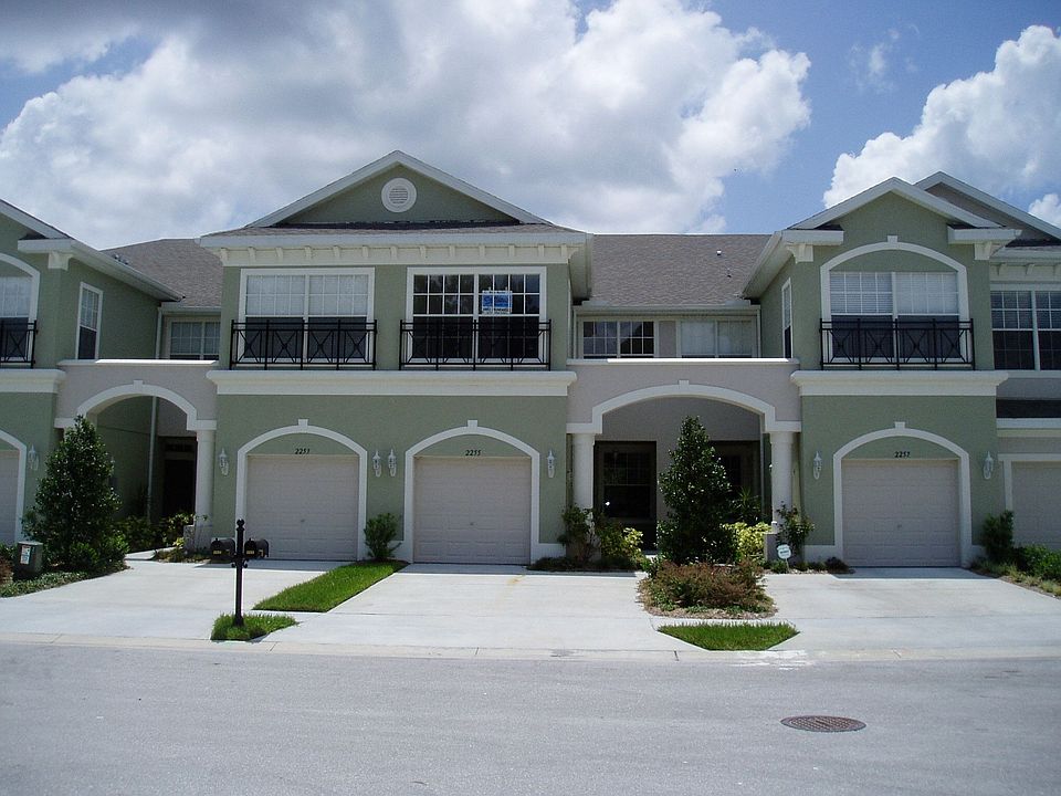 1st image of 2255 Park Crescent Dr