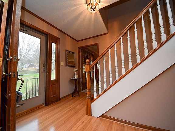 3rd image of 725 Everhart Dr NW