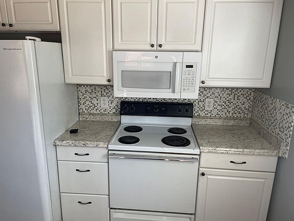 4th image of 2718 Cass Ave