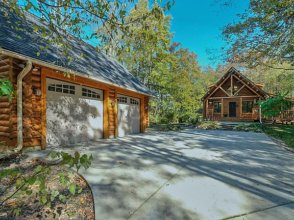 2nd image of 1363 Larue Ln