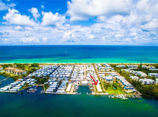 102 Twin Shores Blvd, Longboat Key, FL 34228