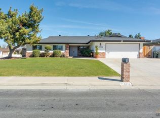 6728 Bridgeport Ln, Bakersfield, CA 93309