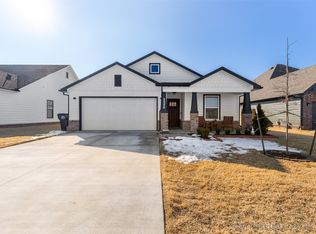 8986 E 163rd St S, Bixby, OK 74008