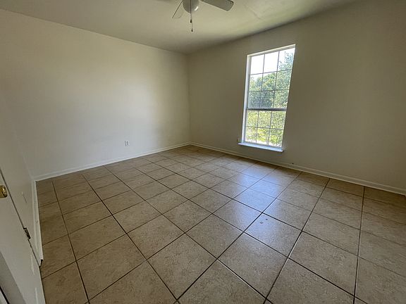 4th image of 2429 Octavia Dr