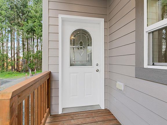 3rd image of 123 SE Ainslee Ave