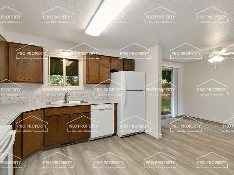 424 W 43rd St — Photo 12