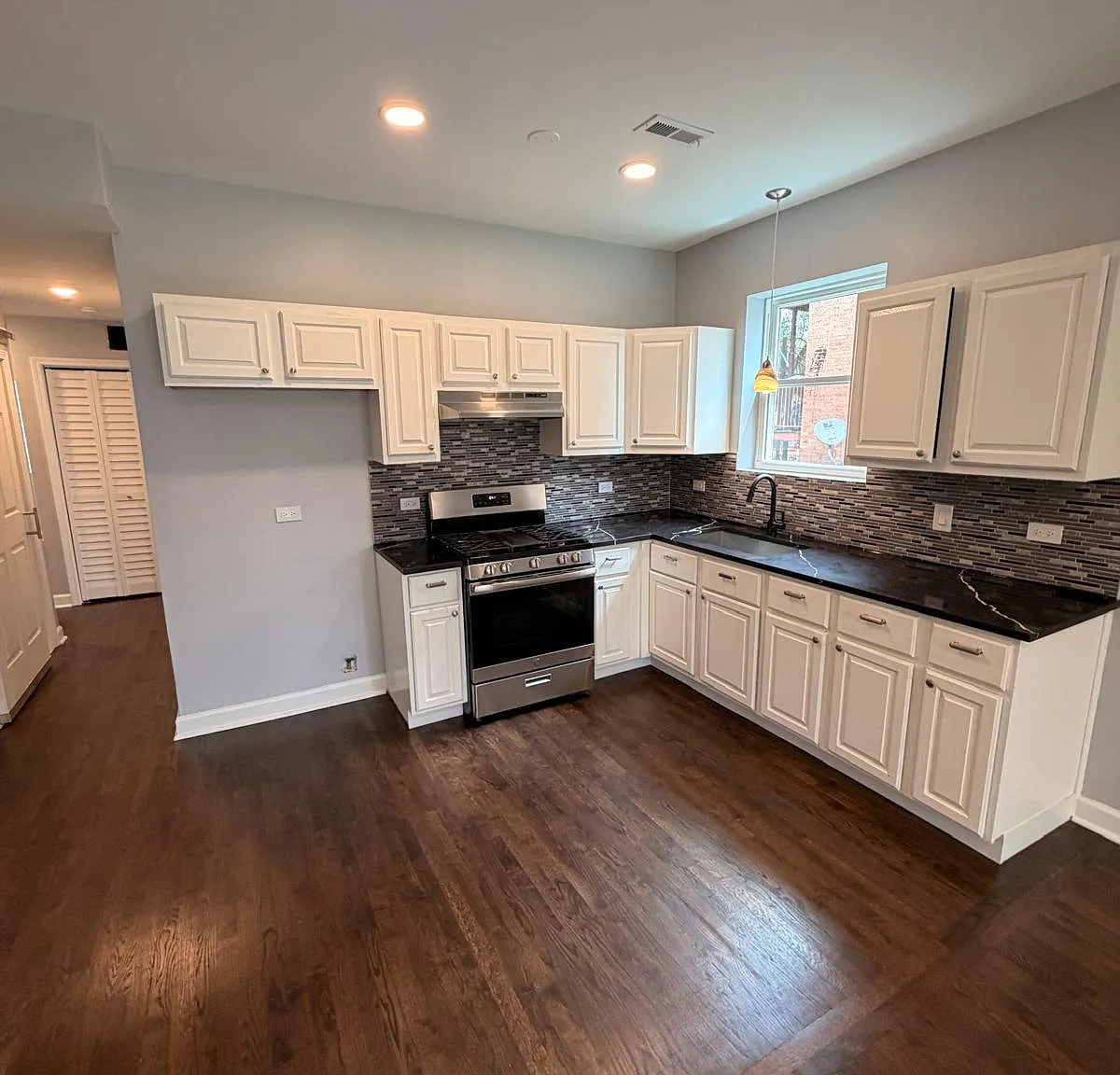 2906 West Flournoy Street - 3 — Photo 3