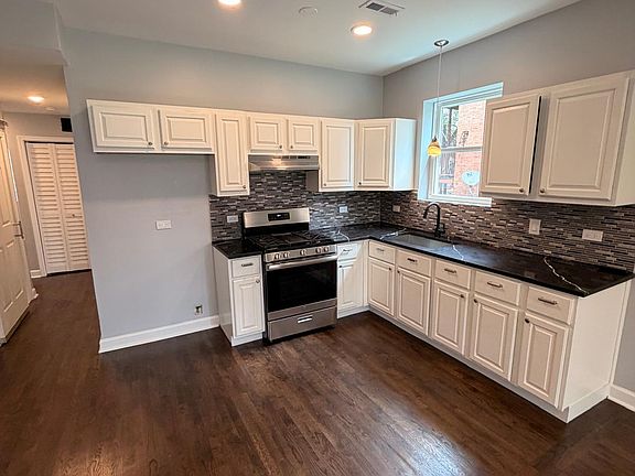 3rd image of 2906 W Flournoy St APT 3