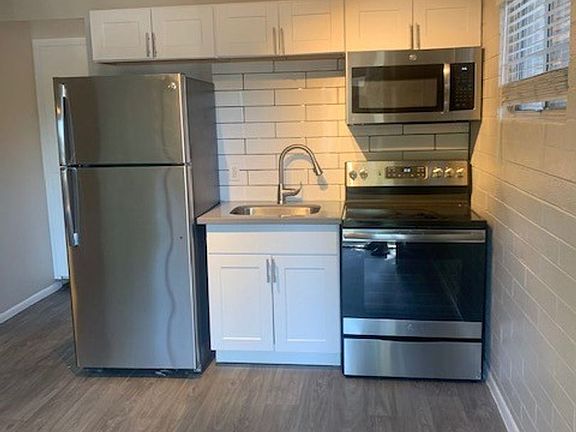 4th image of 805 W Brown St #9124382