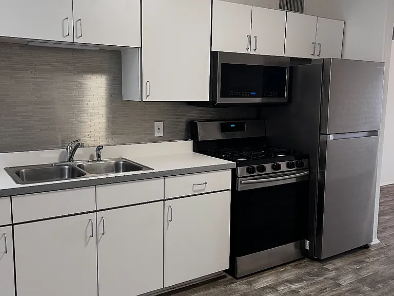 2415 N Columbus Blvd #3 — Photo 12