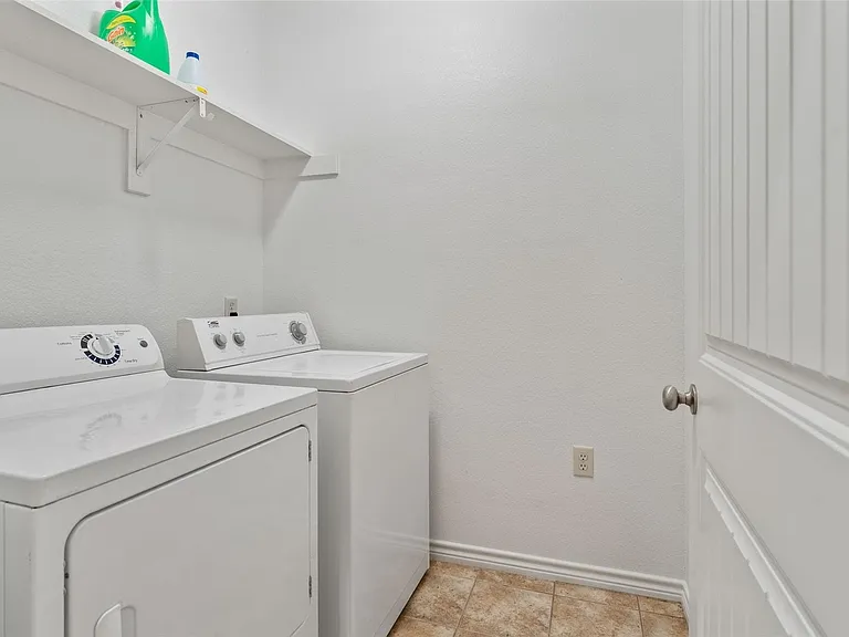 304 Port Dr — Photo 17