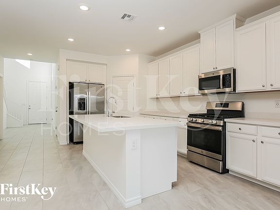 4th image of 2962 Moulin Heights St