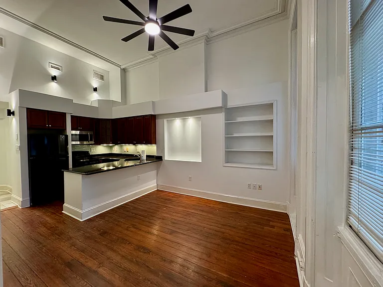 318 Bainbridge St #B — Photo 2