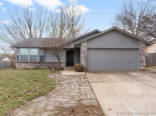 1113 W Fredericksburg St, Broken Arrow, OK 74011