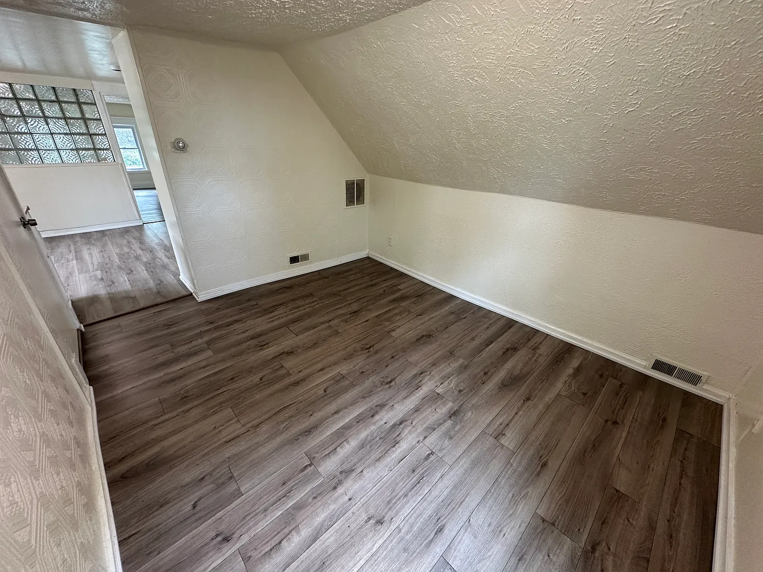1 bed, 715 sqft, $900 — Photo 4