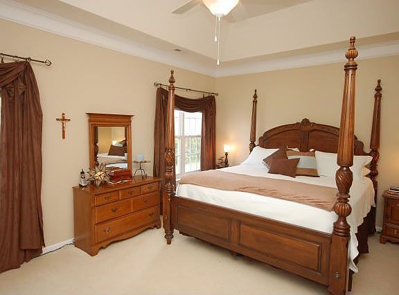 Large master- trey ceiling and fan!