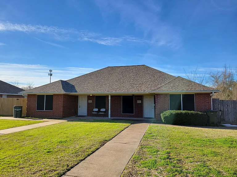2820 Hard Rock Cir — Photo 2