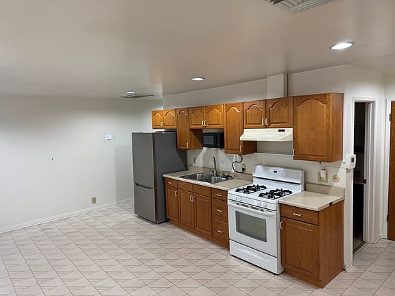 3rd image of 10201 Oak Park Ave