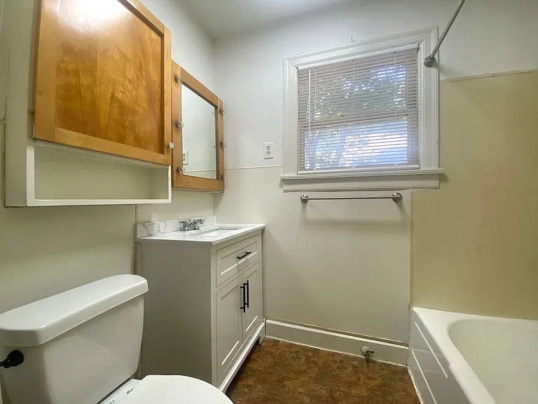 4910 Avenue H — Photo 11