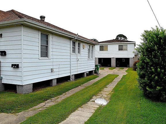3rd image of 921 Avenue E