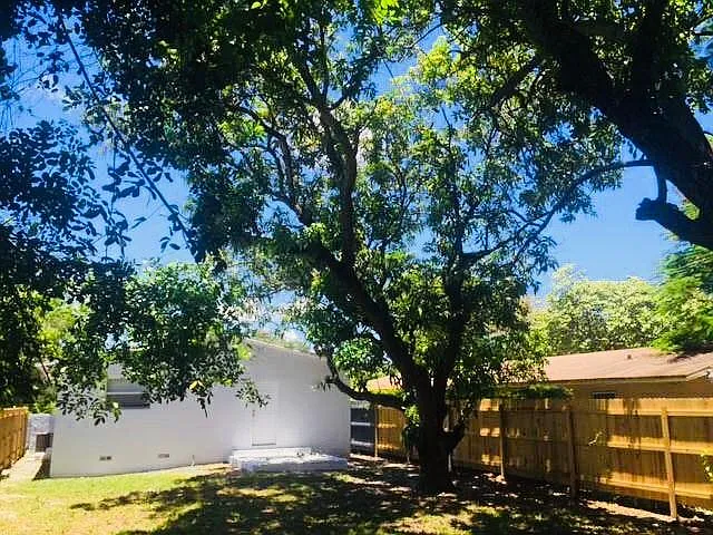946 NW 51st St — Photo 18