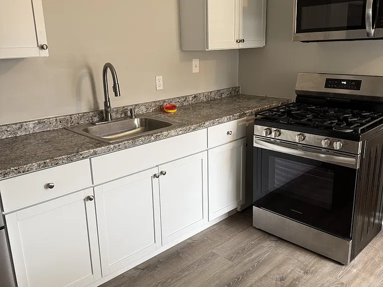 20410 Wisconsin St — Photo 3