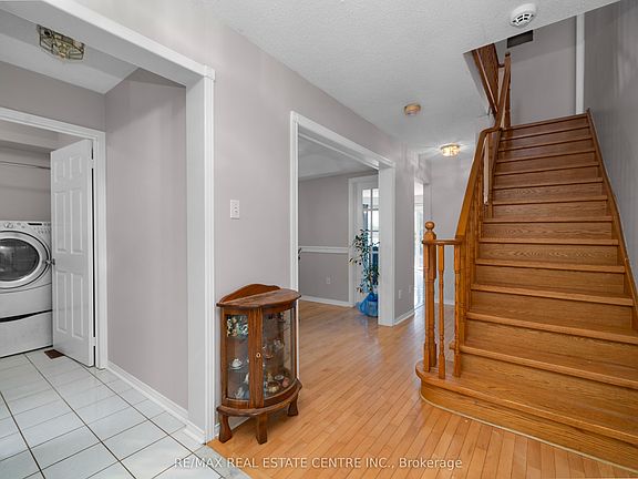 2nd image of 39 Killaloe Cres