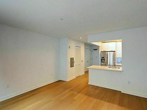 4th image of 227 W 77th St APT 8C