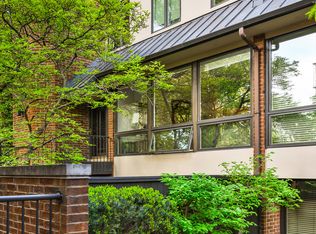 1343 N Sutton Pl, Chicago, IL 60610