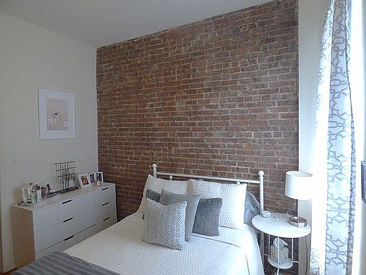 2nd image of 226 E 85th St #4