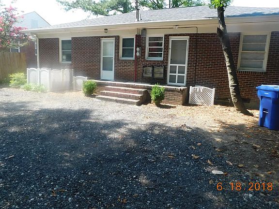 2nd image of 3732 Moss St
