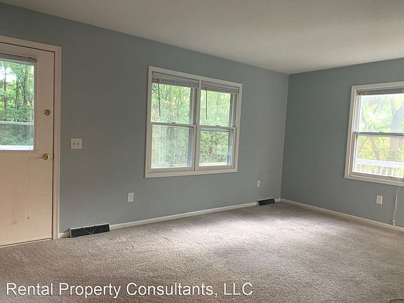 4th image of 3703 Grand River Dr NE