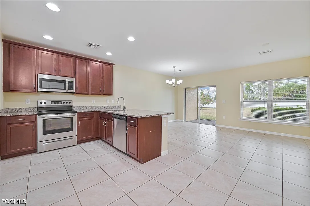 3 bed, 2.5 bath, 1477 sqft, $2,000 — Photo 3