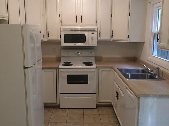 3rd image of 252 Orchard St