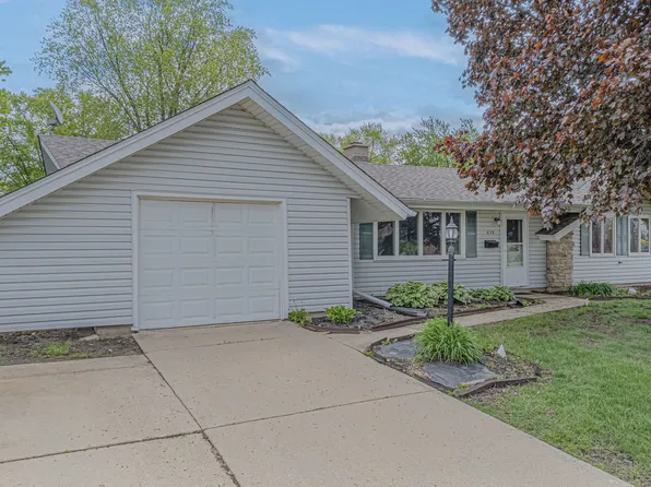 635 S Springinsguth Rd, Schaumburg, IL 60193