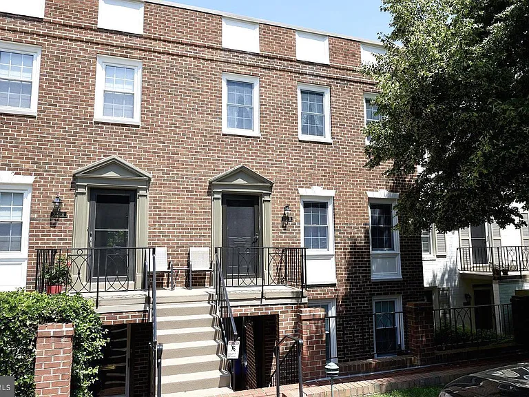 3251 Sutton Pl NW #B — Photo 1
