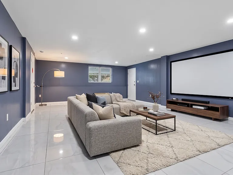 30 Franklin St #116 — Photo 2