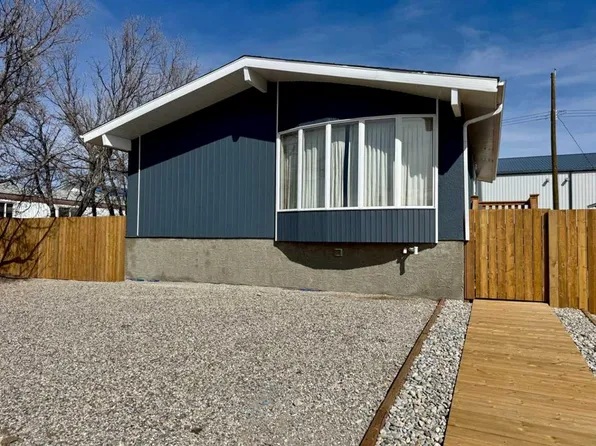 327 S 11th St, Fort Macleod, AB T0L 0Z0