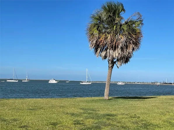 2 Shoreacres Blvd, La Porte, TX 77571