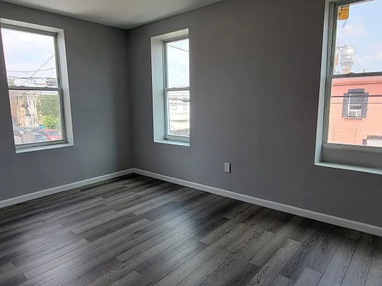 2740 C St — Photo 5